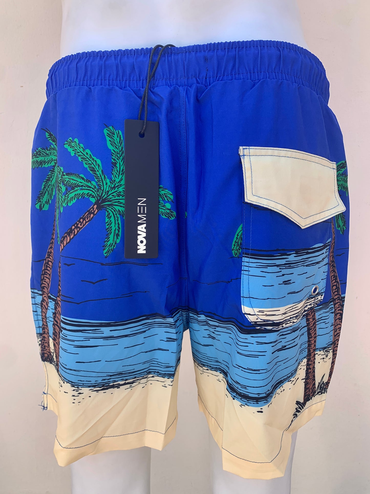 Bañador Baggy Nova Men original, Azul con letras amarillas al frente y estampado de playa