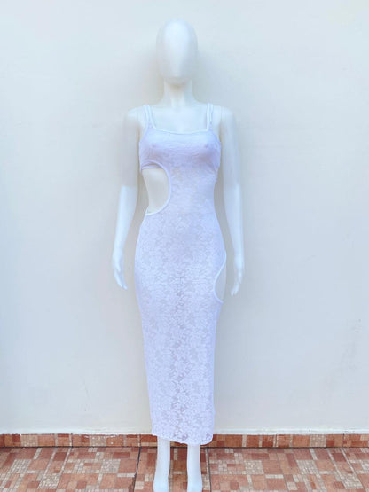 Vestido de playa Cover Up, Fashion Nova tres piezas , bra , panti y vestido blanco transparente en encaje y abiertos en los lados, largo.