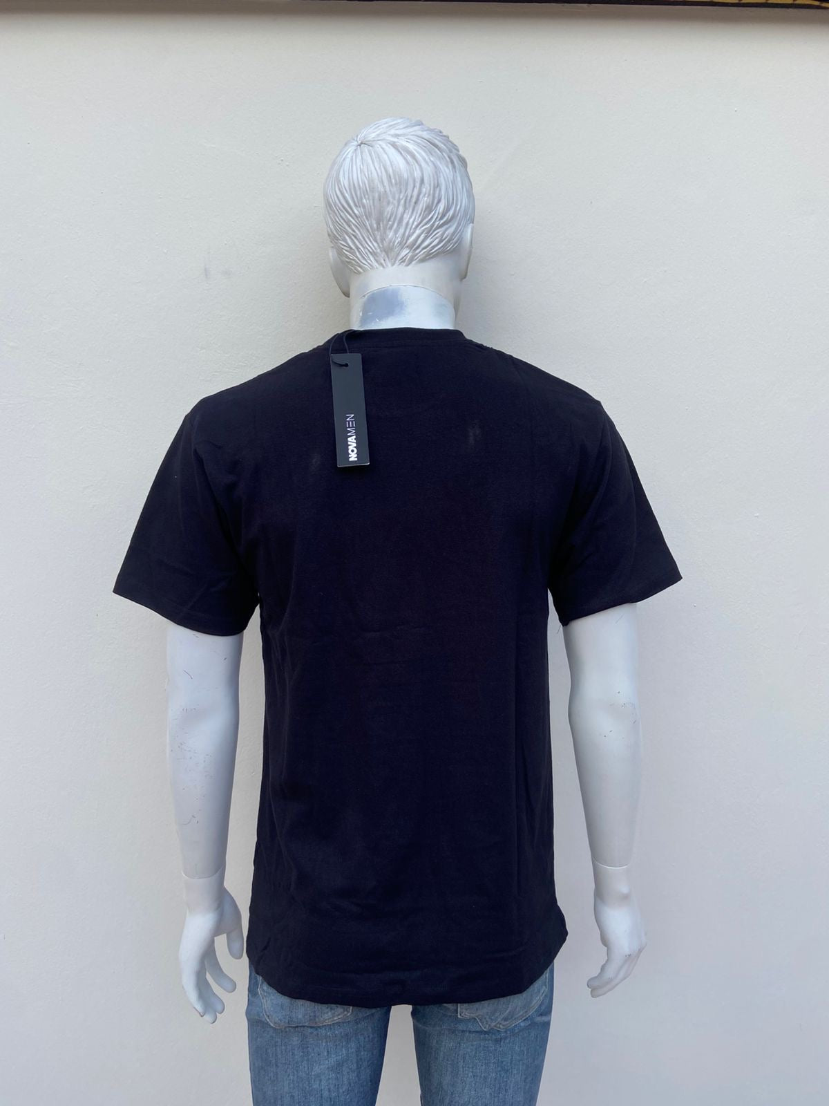 T-shirt negro con estampado de un oso ladron y letra al rededor en color verde NO NEW FRIENDS