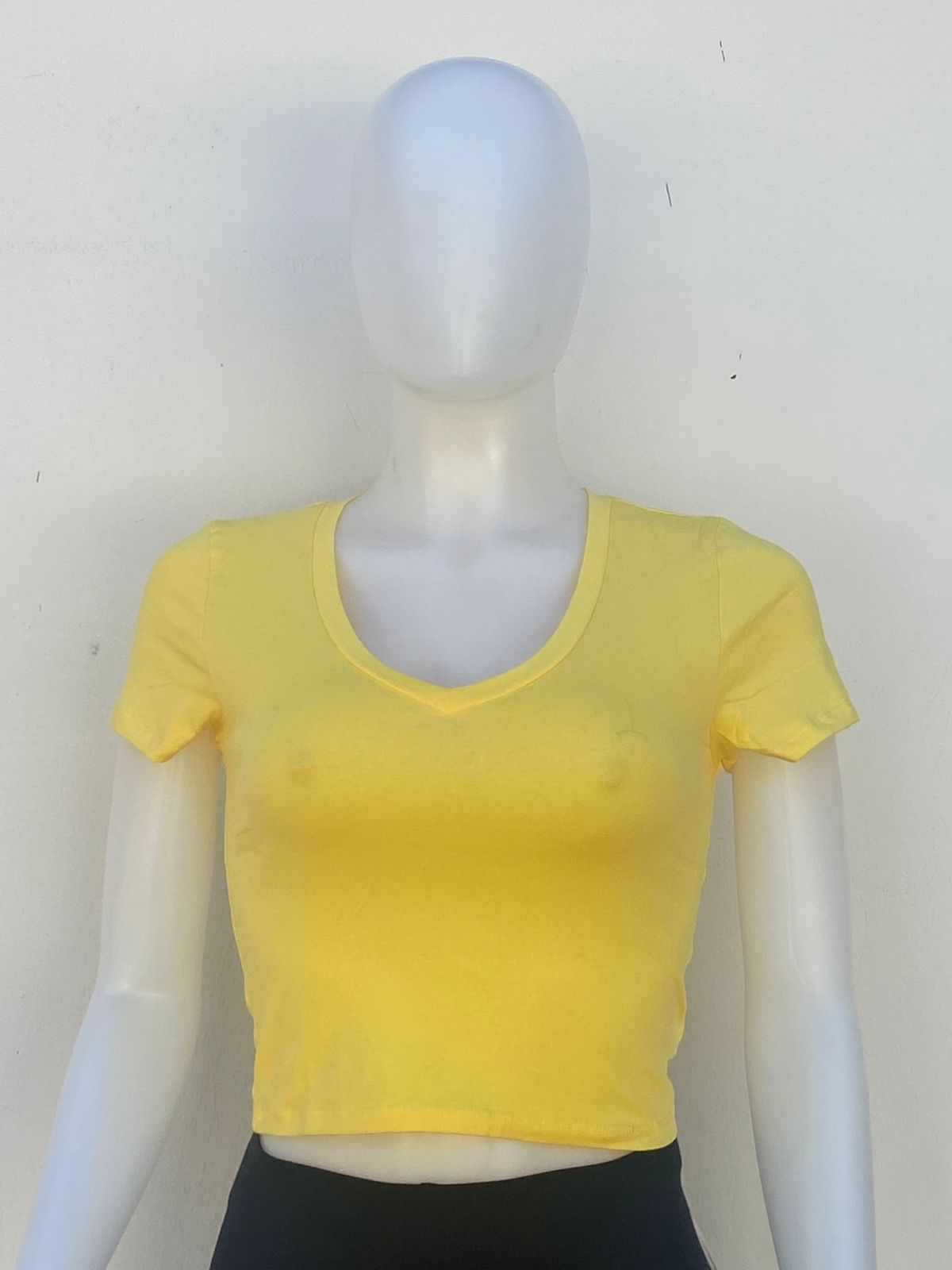 Top, amarillo liso, esencial con escote en V.