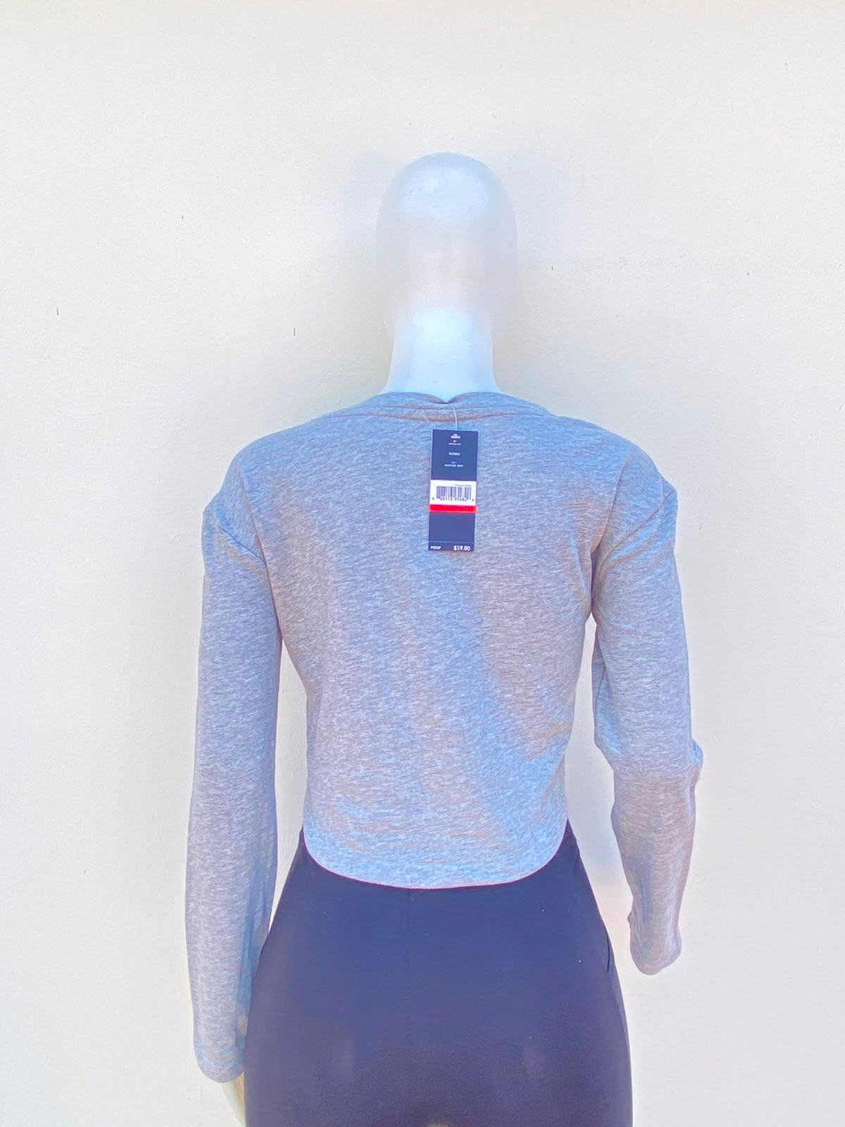 Top/ Suéter TOMMY HILFIGER original, gris claro con letras TOMMY en blanco.
