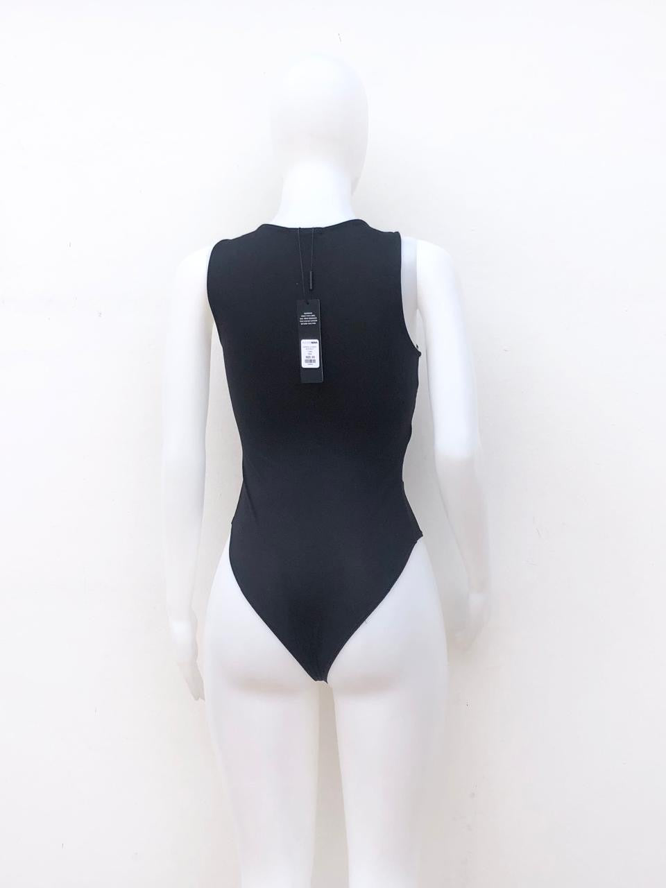 Body, negro con partes en color nude transparente.