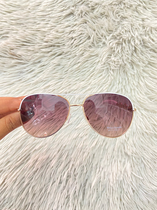 Lentes, con micas marrones y montura en color blanco.