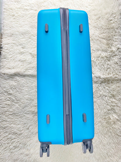 Maleta ROCKLAND original, azul claro lisa, GRANDE. Material ABS resistente al agua.  Asa telescópica ajustable