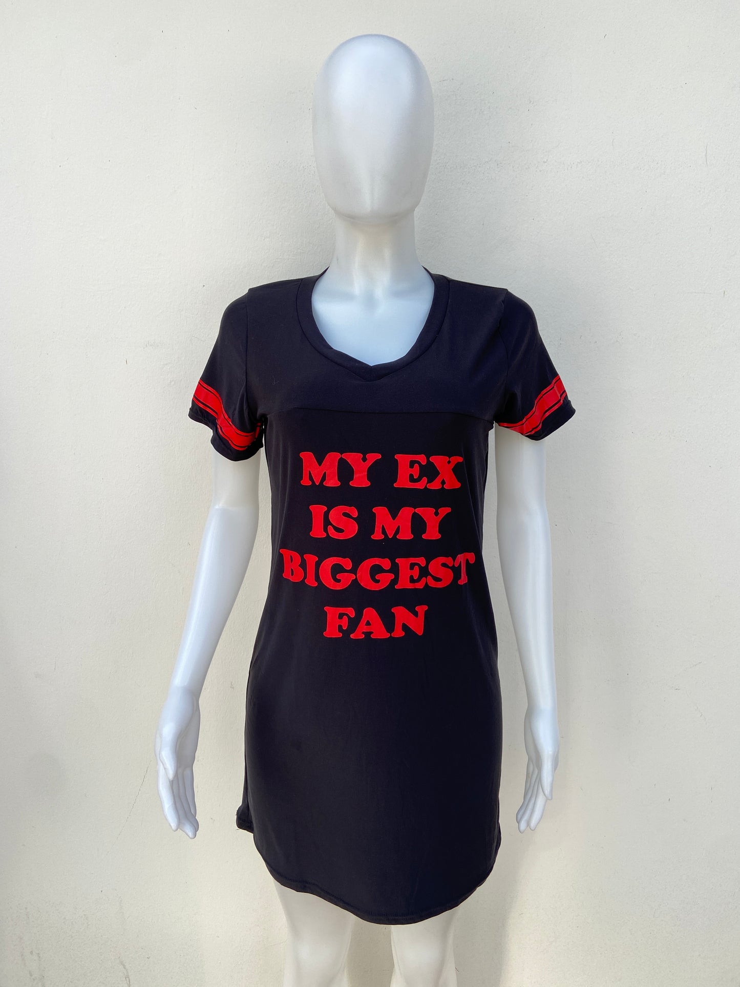 Vestido/Bluson Not Tired original negro con letras en color rojo MY EX IS MY BIGGEST FAN ( mi ex es mi mayor fan )