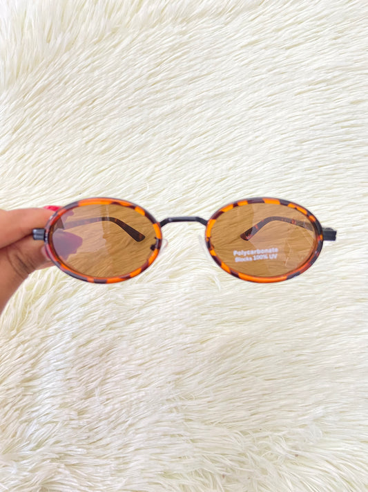 Lentes, marrones con estampado de animal print, ovalados con protección UV 100% Polycarbonate.