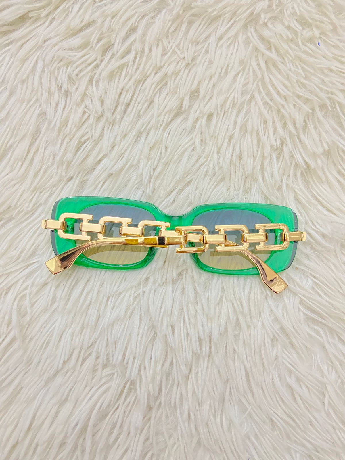 Lentes Fashion Nova original, verde con diseño de cadena tejida en dorado, cuadrados.