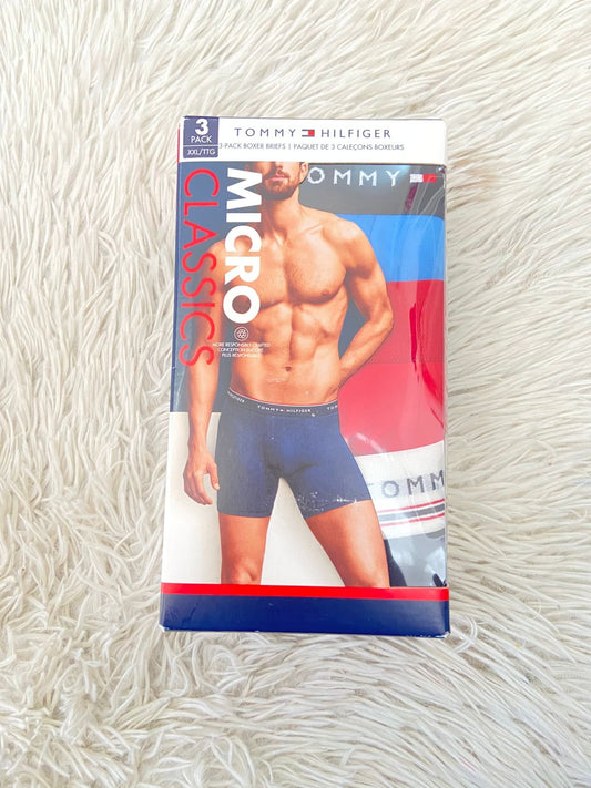 Pack  Boxers Tommy Hilfiger original, rojo, azul claro y azul marino con letras TOMMY HILFIGER en blanco.