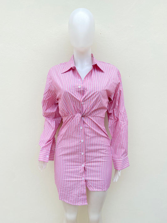 Vestido, rosado con rayas en color blanco, estilo camisón.