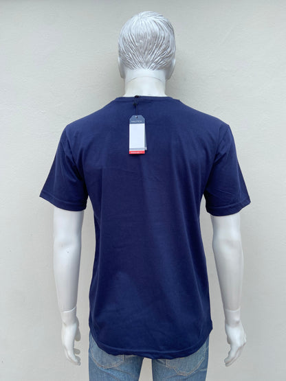 T-shirt NAUTICA original, azul marino ( NAVY) con letras NAUTICA en  color blanco y algunas banderas.