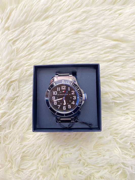 Reloj TOMMY HILFIGER original, 46mm cara , plateado con fondo negro con azul.