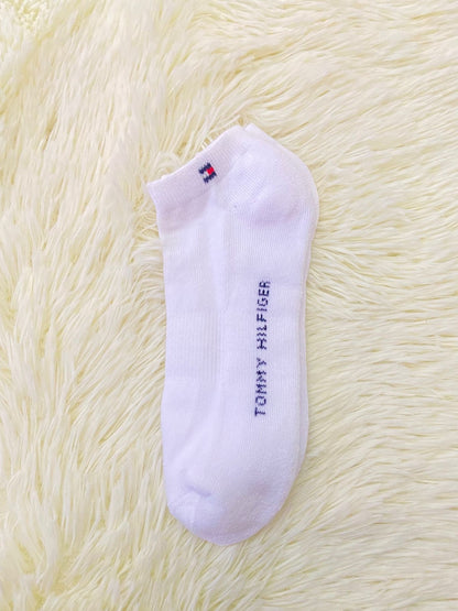 Medias Tommy Hilfiger original, blanca con letras TOMMY HILFIGER en azul marino.