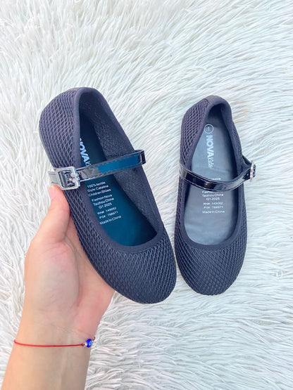 Zapatos/Bailarinas en color negro con lazo ajustable en el medio