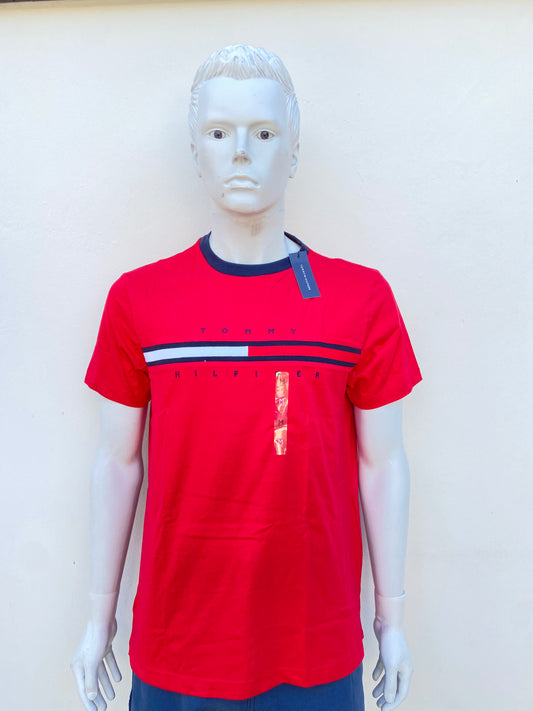 T-shirt TOMMY HILFIGER Original, rojo con banda Tommy en frente en rojo, azul y blanco.