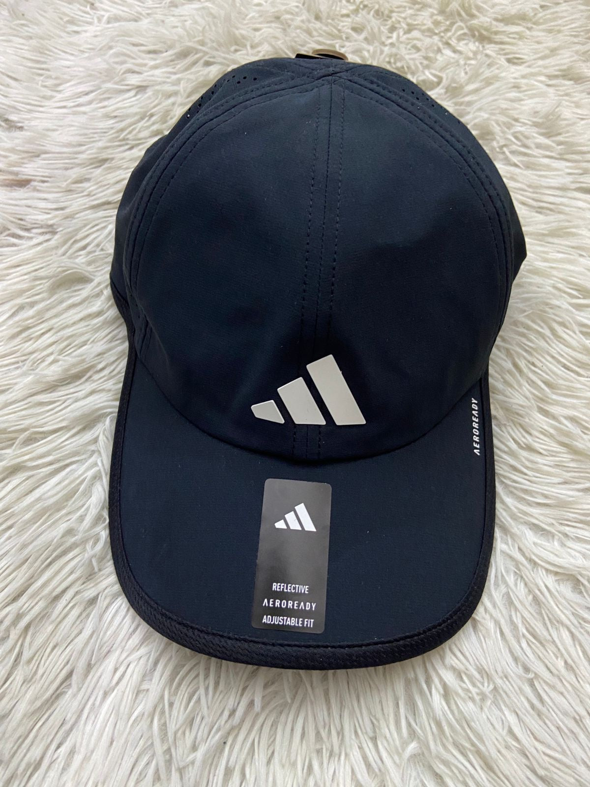 Gorra ADIDAS original negra con logotipo de la marca en el frente Qlindo Store