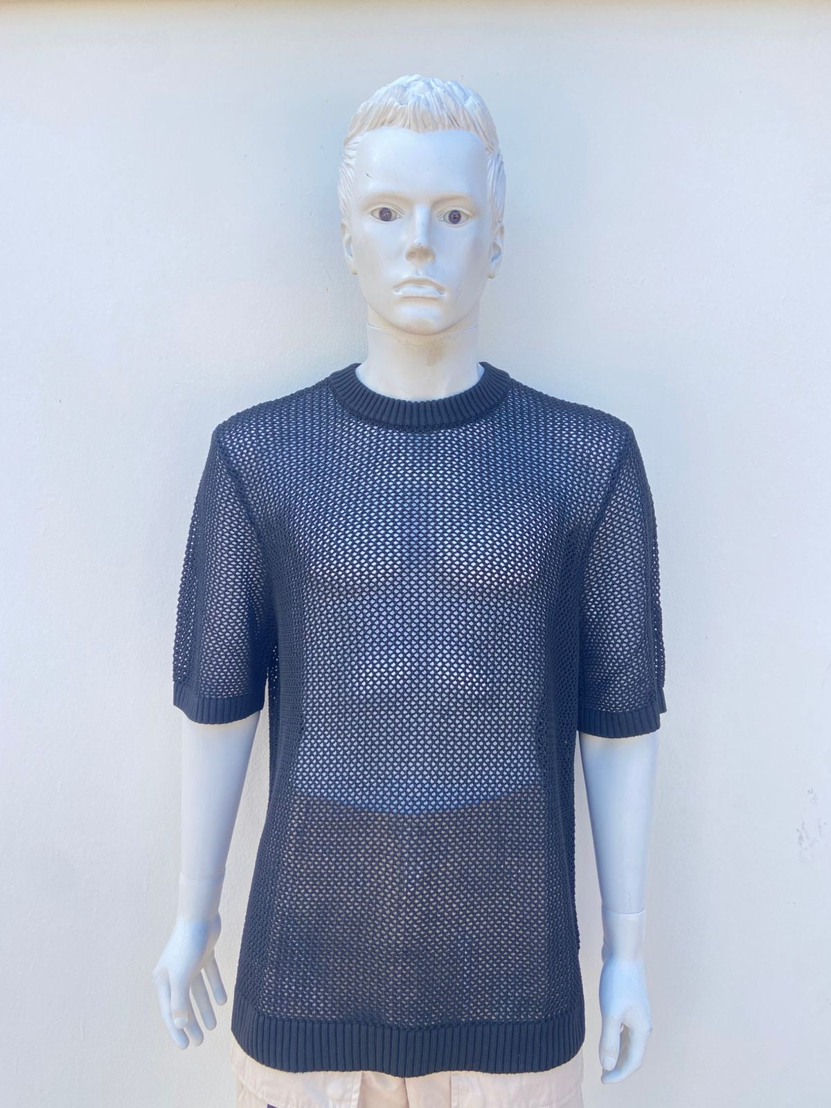 T-shirt/Sueter de maya/ hoyitos transparente en color negro, manga corta.