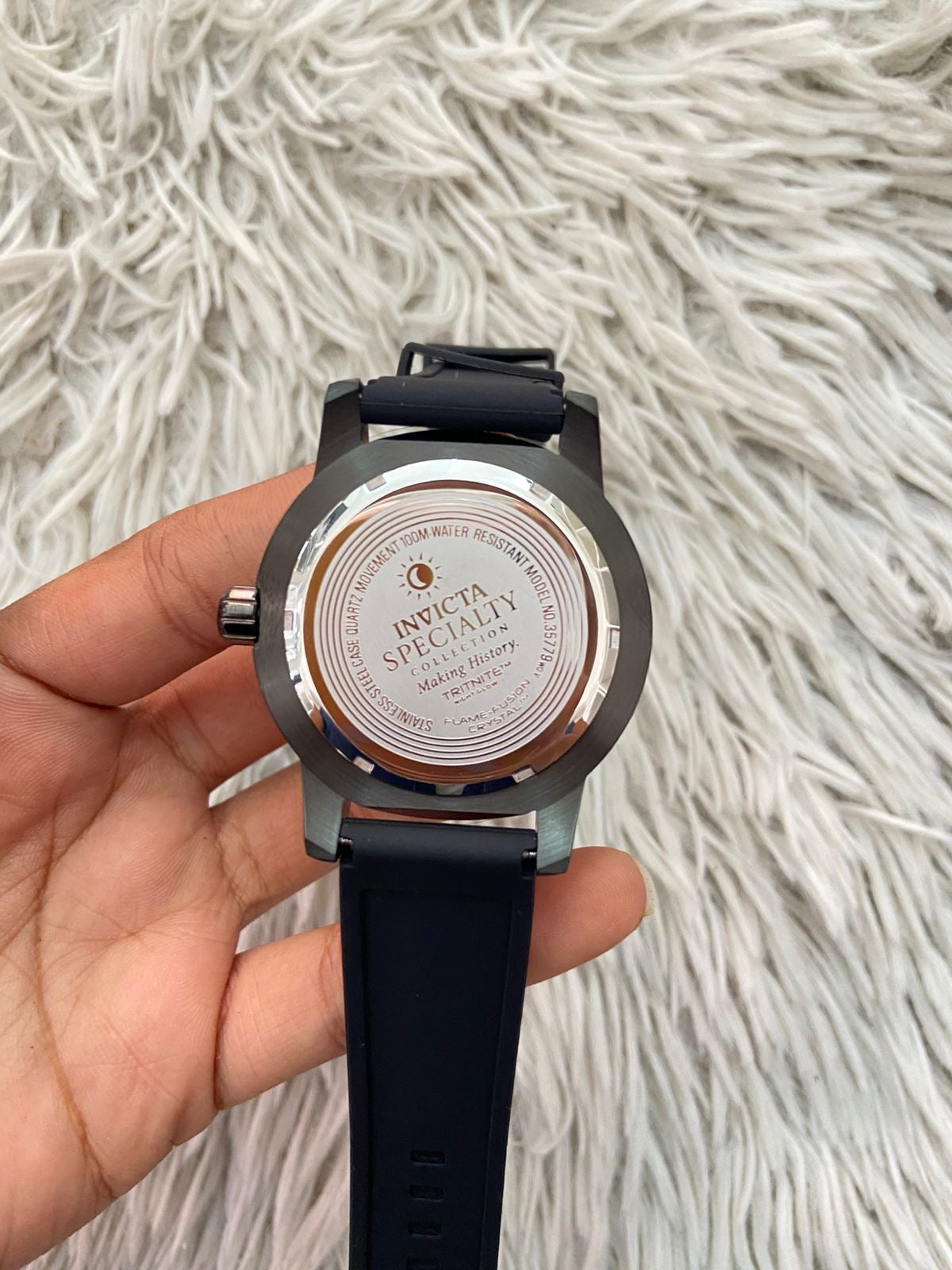 Reloj INVICTA original, negro con fondo en azul marino y turquesa