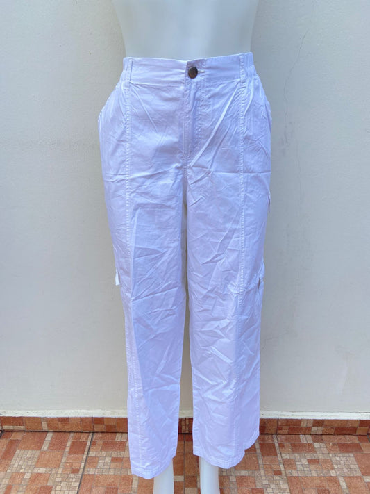 Pantalon cargo Forever21 original, blanco con bolsillos a los lados.