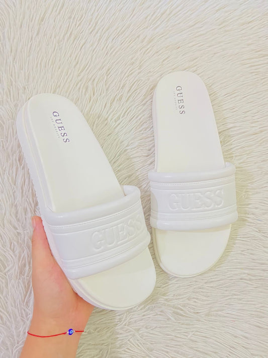 Sandalias GUESS Original en color blanco entera con nombre de la marca al frente y en el interior en color negro, GUESS LOS ANGELES.