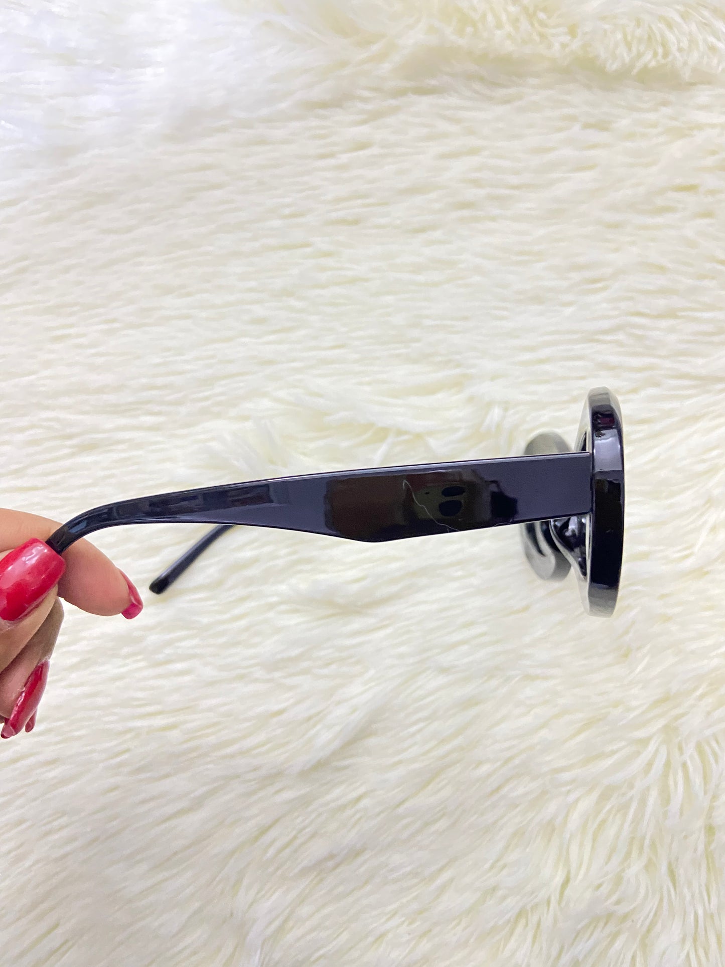 Lentes, negro con micas claras y forma ovalada.