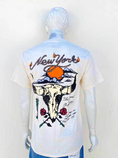 T-shirt, crema con letras NEW YORK y estampado de toro.