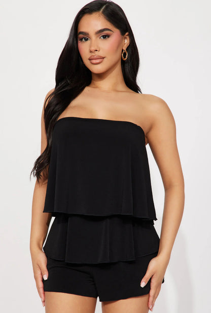 Enterizo/ Romper negro con vuelos, strapless.