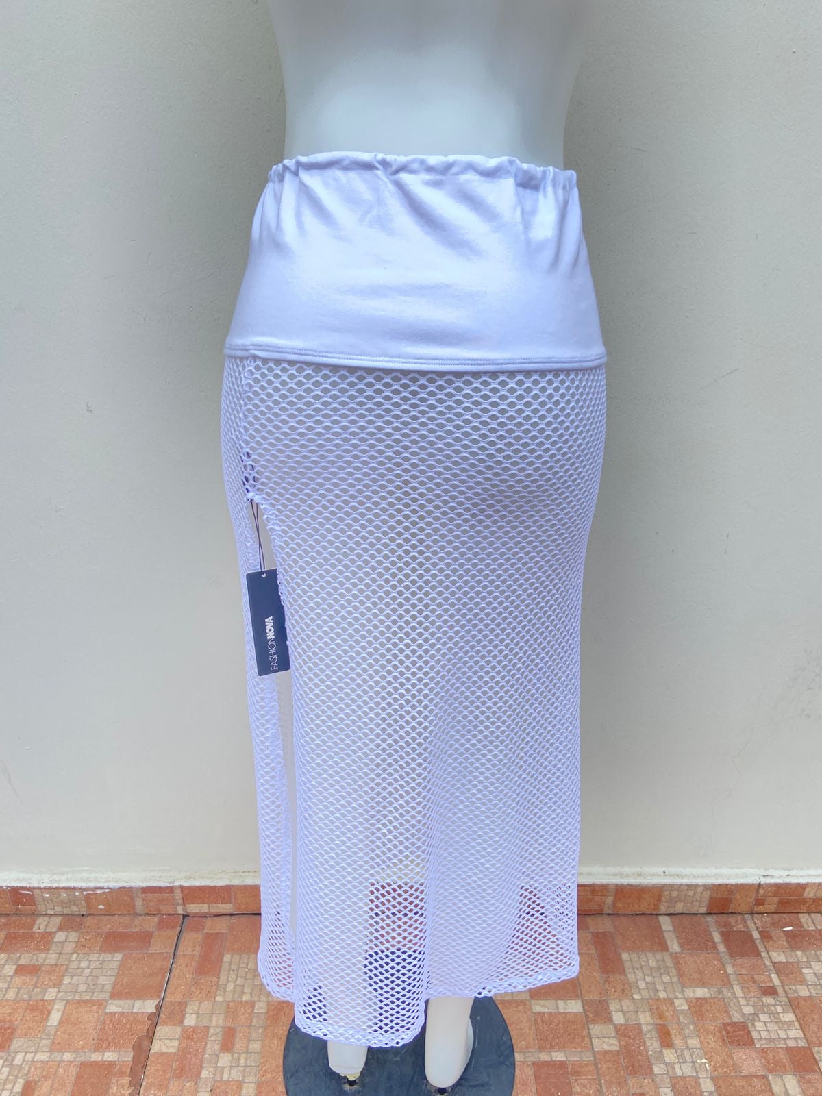 Falda/ salida de play Fashion nova original, blanco con lazo ajustable.