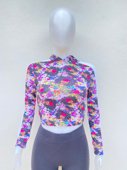 Abrigo/ Top GIRLS original negro con estampado de muñecas y raya blanca al lado.