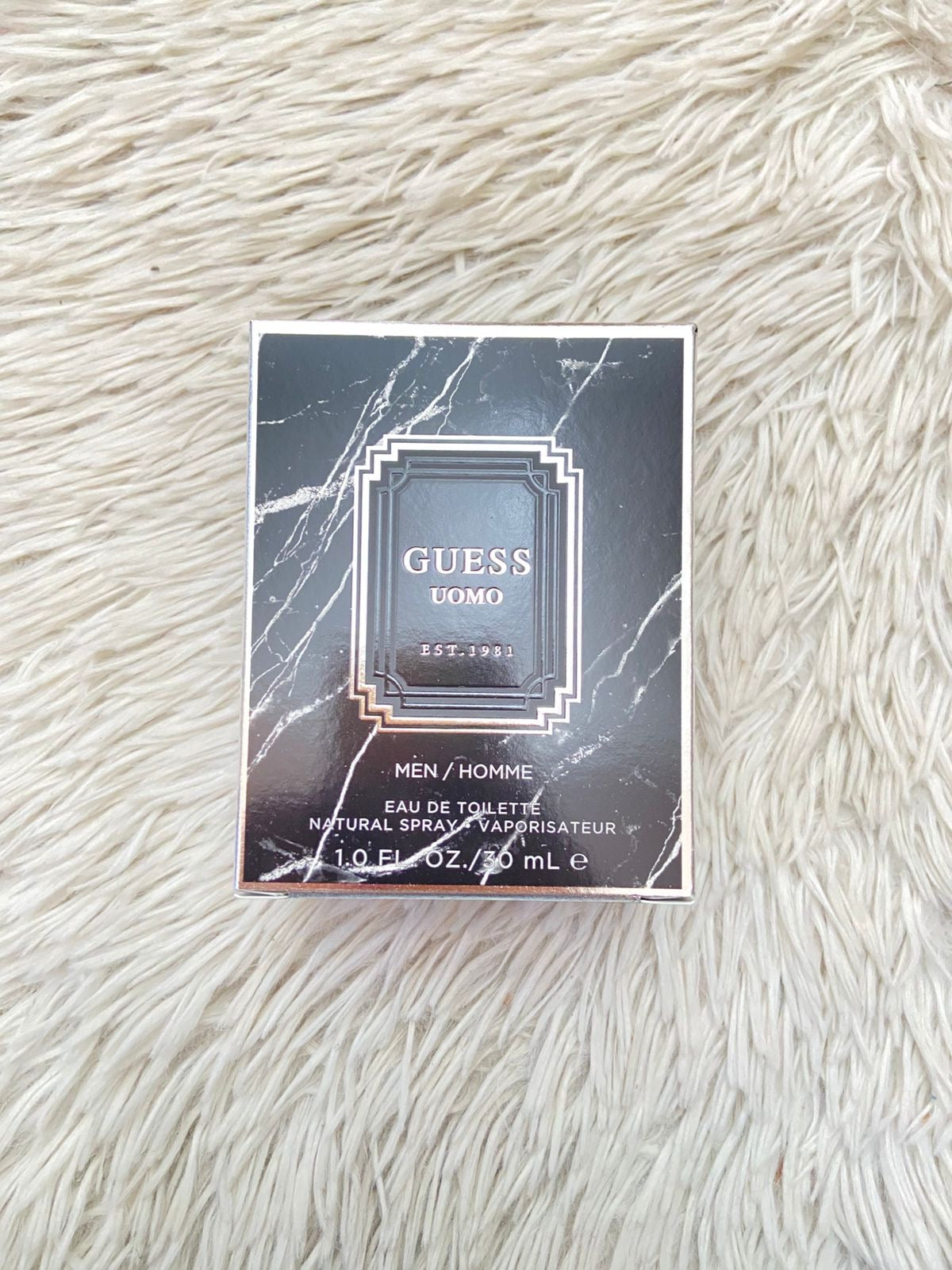 Perfume GUESS UOMO EST. 1981 original, negro, caja en mármol.