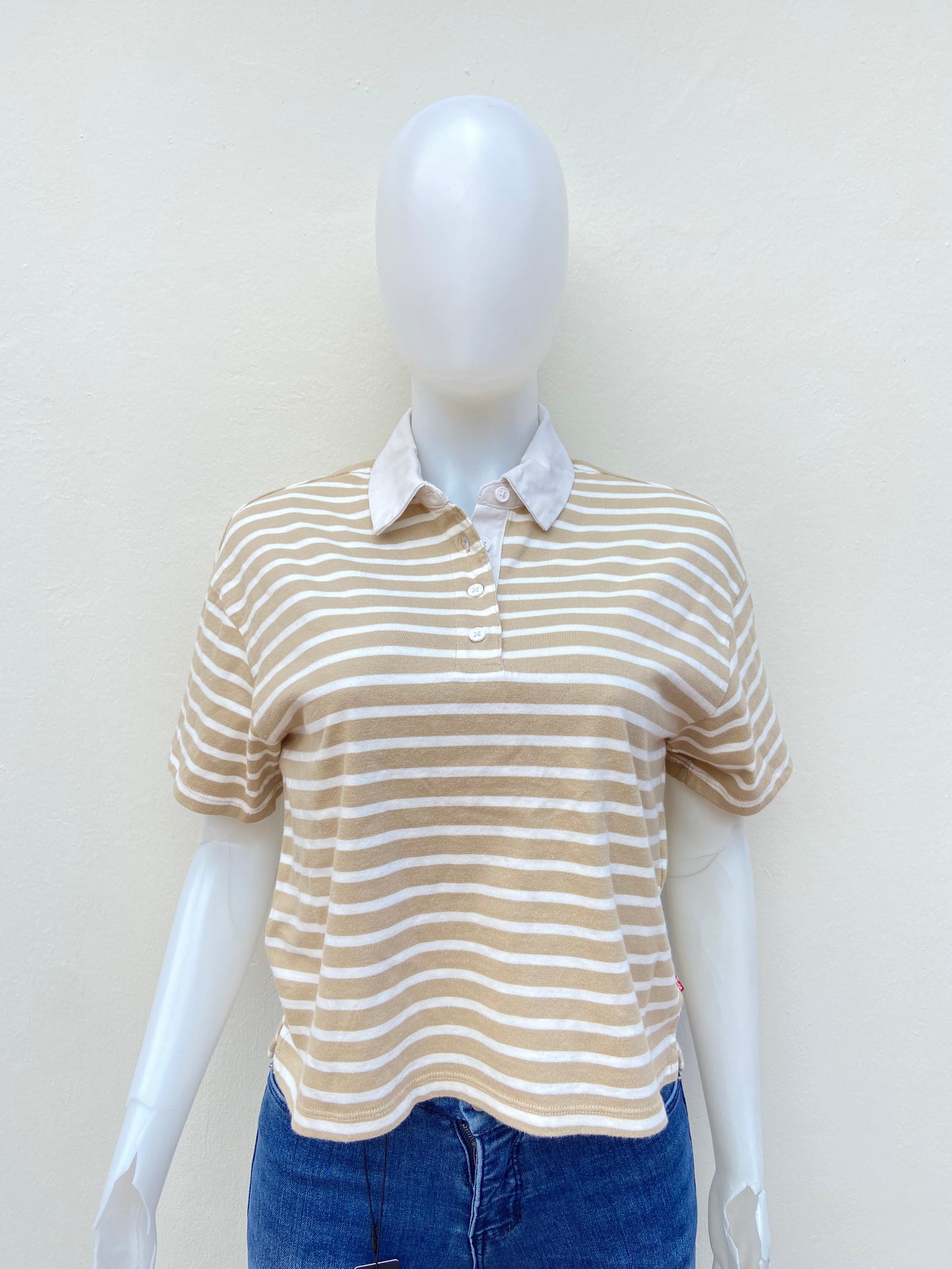 Polocher/ Top Levi’s original crema con rayas en color blanco.