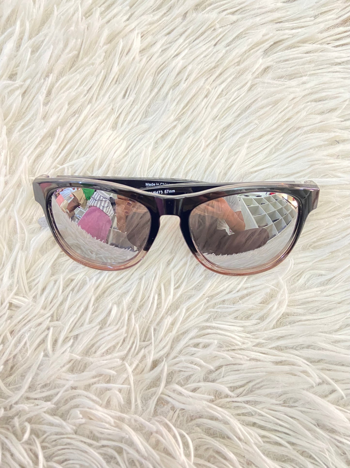 Lentes, negro con micas en color gris y montura degradada.