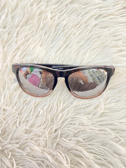 Lentes, negro con micas en color gris y montura degradada.