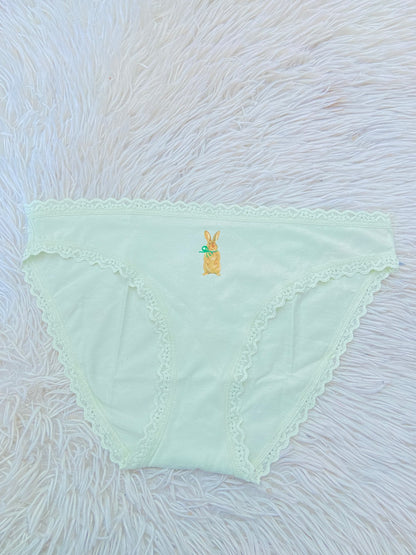 Panti VICTORIA’S SECRET original verde pistacho con estampado de conejo en frente.