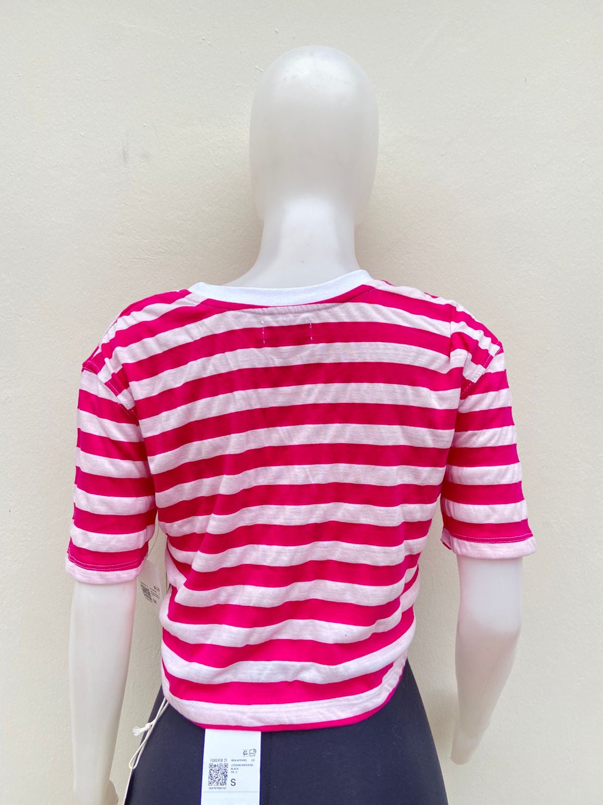 Top Forever 21 original, blanco con rayas en color rosado.