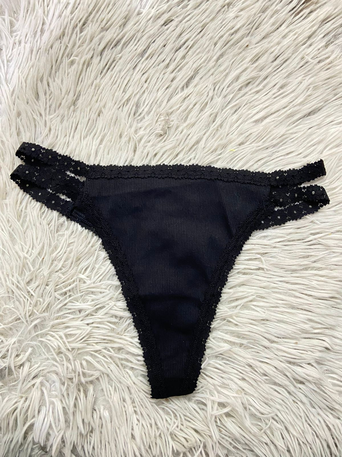 Panti PINK Original, negro en encaje, tanga.