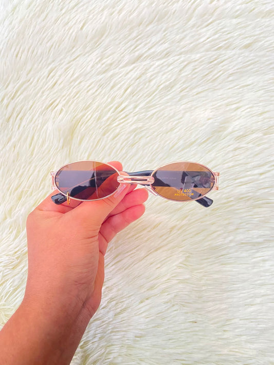 Lentes, negro con montura dorada, detalle de aro en un lente, estilo ovalado con protección UV 100-400