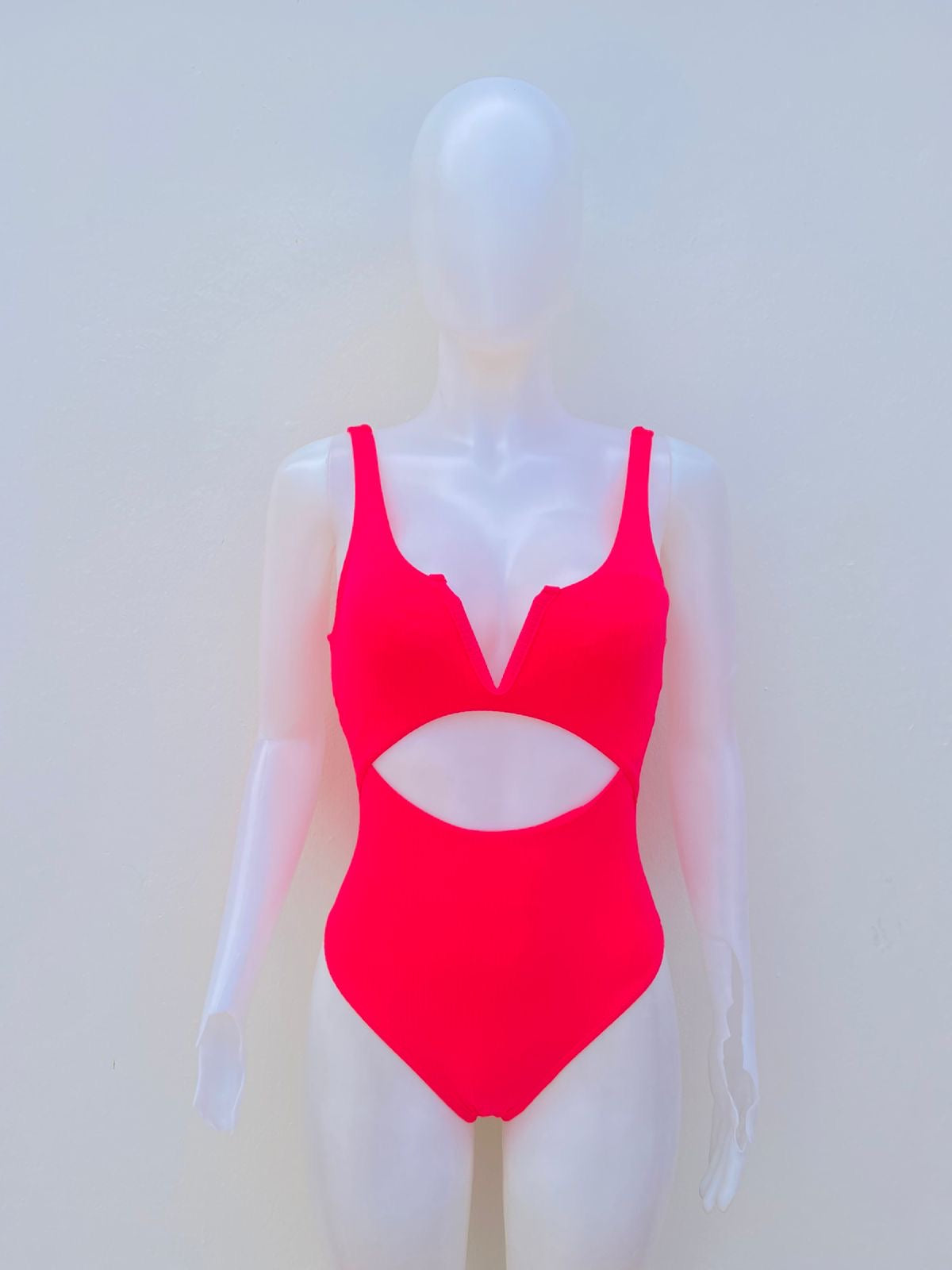 Biquini, rosado neón con escote en frente, una pieza.