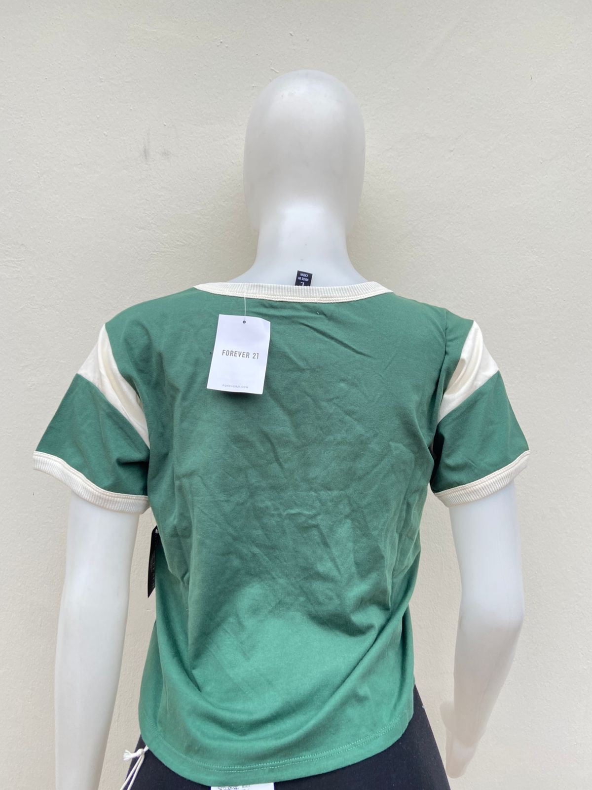 Top/ T-shirt Forever 21 original verde con blanco y letras NEW YORK 98.