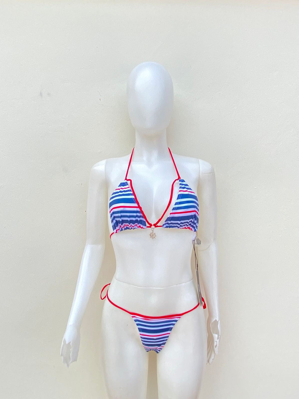 Biquini de dos piezas en color azul marino blanco y rojo estilo marinero