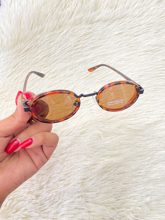 Lentes, marrones con estampado de animal print, ovalados con protección UV 100% Polycarbonate.