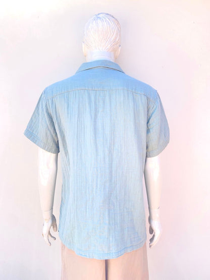 Camisa 100% algodón organico AEROPOSTALE Original, color verde claro con botones en color marron.