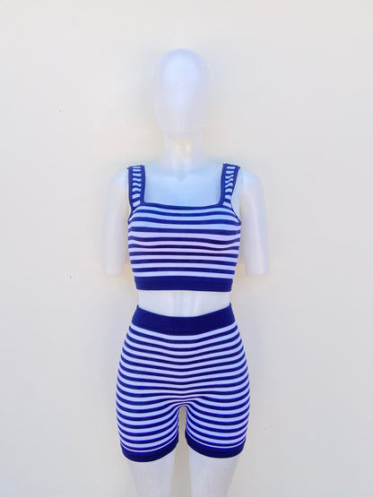 Conjunto FCT original, azul marino con rayas en color blanco.