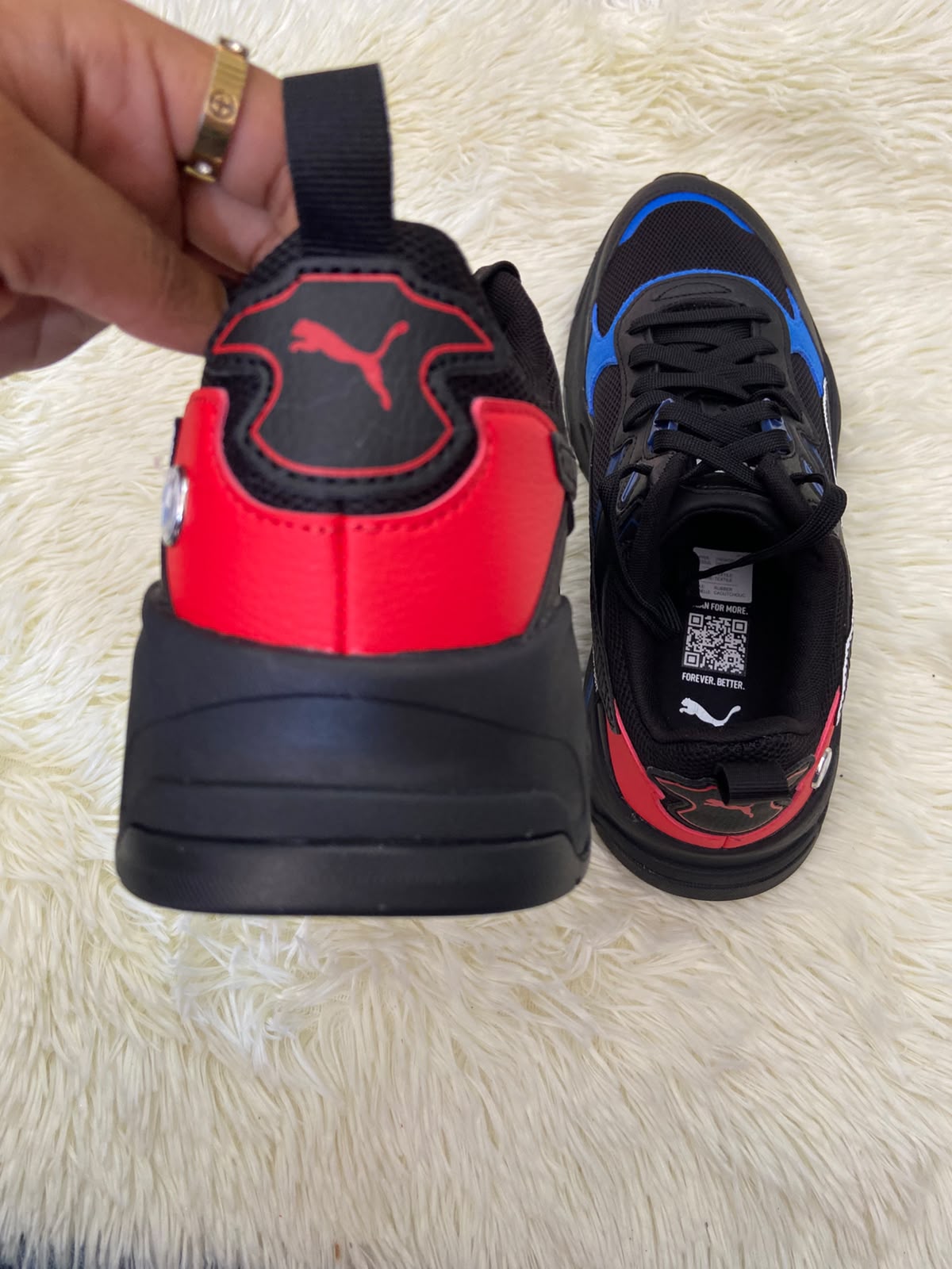 Tenis PUMA X BMW MOTORSPORT original, negro con azul y detalles en color rojo.