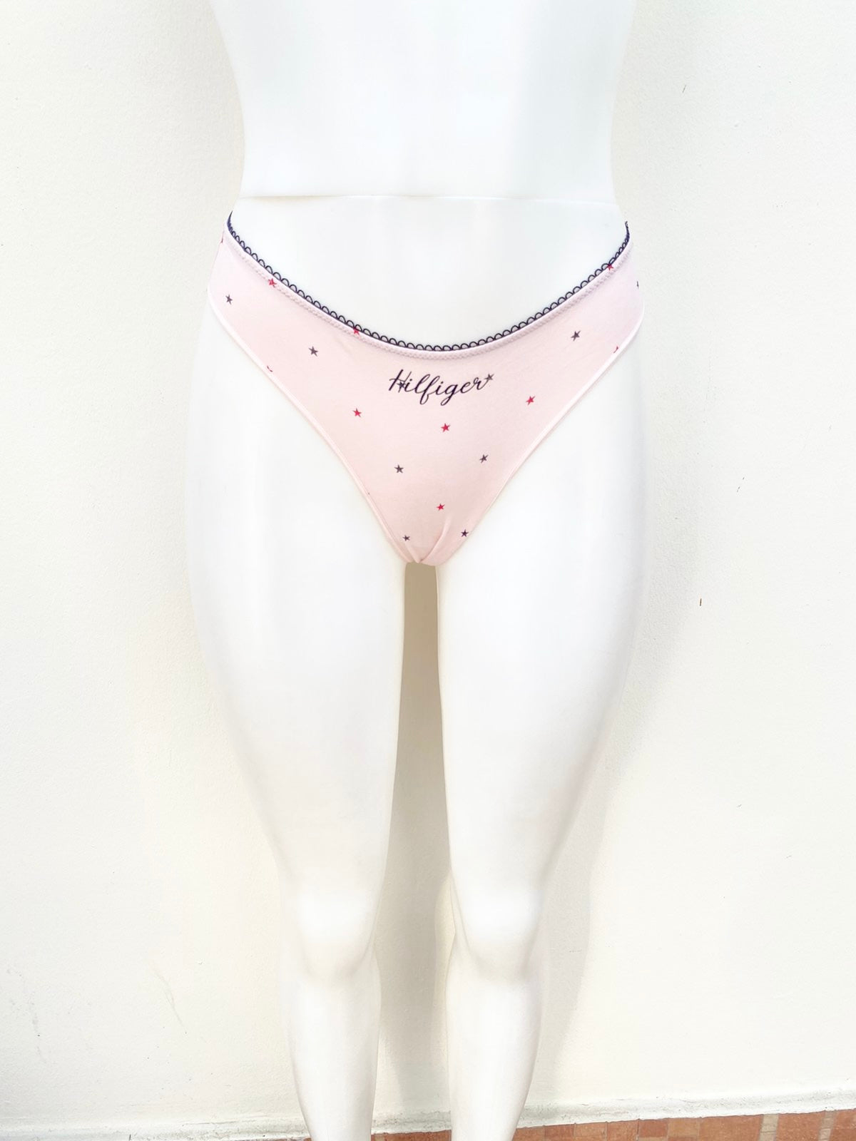 Panti TOMMY HILFIGER  Original, color rosado claro, con detalles en estrellas.