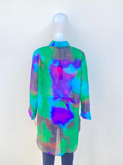 Camisa, cover up, verde con degradado morado y marron, tela transparente manga larga y larga atras