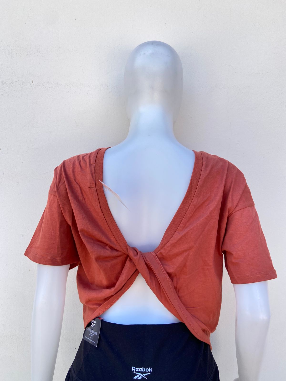 Top Forever 21 Original, color Bronze con doblado en la parte de atrás.