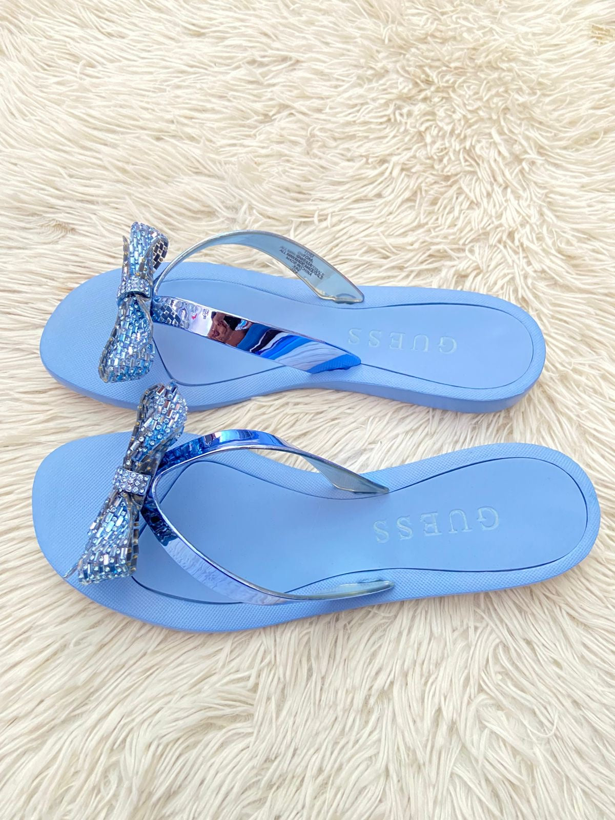 Sandalias GUESS original azul claro con moños en  brillos.