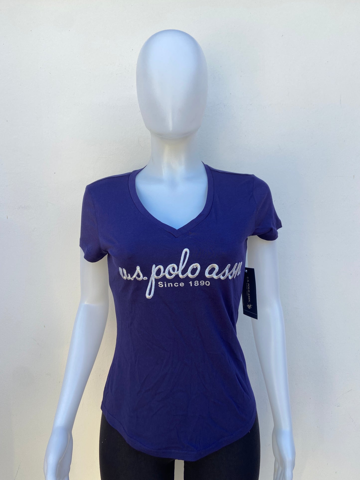 T-shirt U.S Polo original azul marino con letras U.S POLO ASSN en plateado.