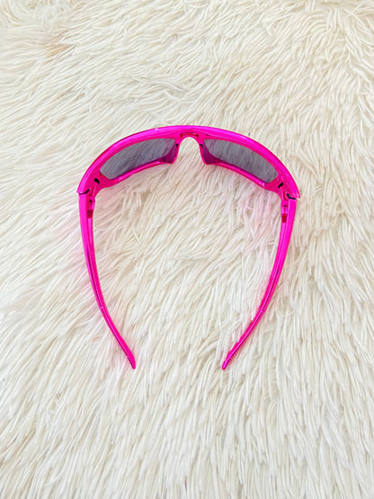 Lentes diseñados con protección UV 100-400 para proteger tu visión. Rosado metálico, micas oscuras.