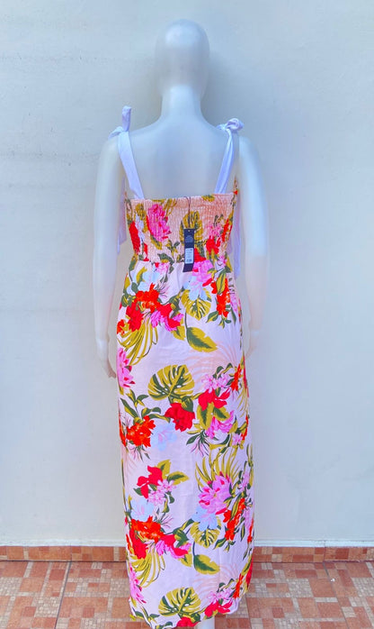 Vestido color crema con estampado se ramos y flores y lazon ajustables blancos, largo.